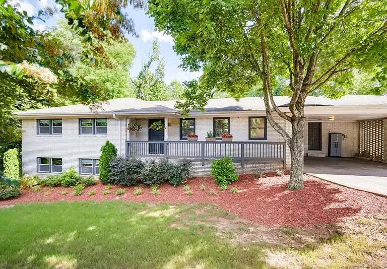 1792 Sandy Plains Rd — Photo 16