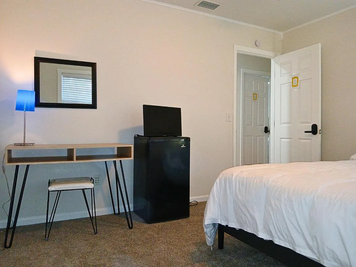 4 bed, 2.0 bath, 1870 sqft, $901 — Photo 3