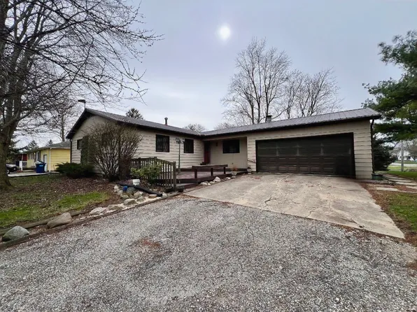 302 S McKinley St, Mansfield, IL 61854