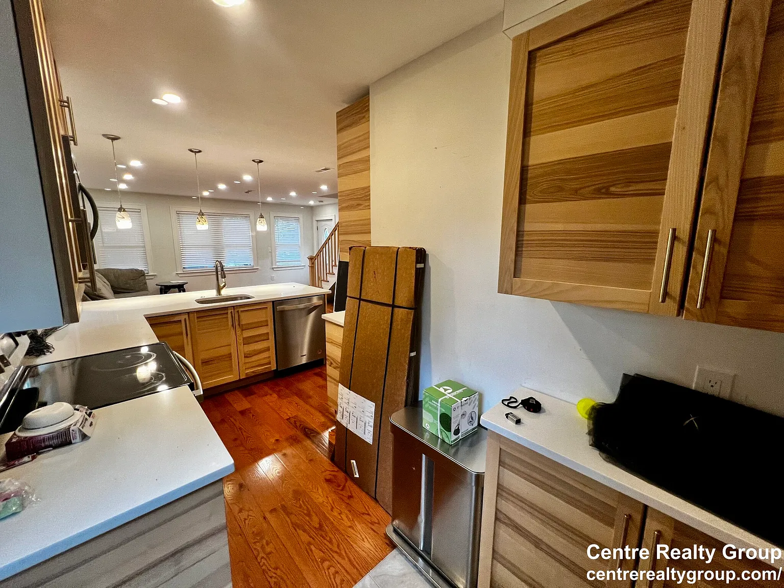 2 bed, 1.5 bath, 900 sqft, $2,800 — Photo 2