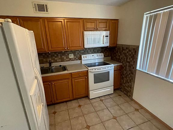 2nd image of 10235 Chaucer Ave APT 1