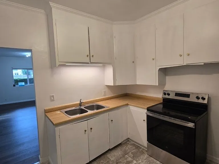 2439 Sherman Ave — Photo 7