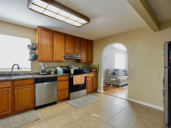 3rd image of 133 N Kenwood Street