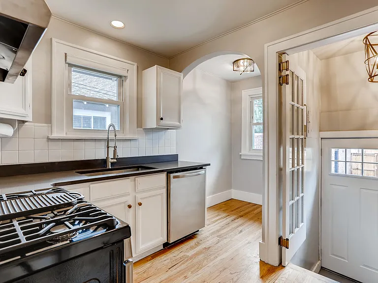 945 N Harrison St — Photo 12
