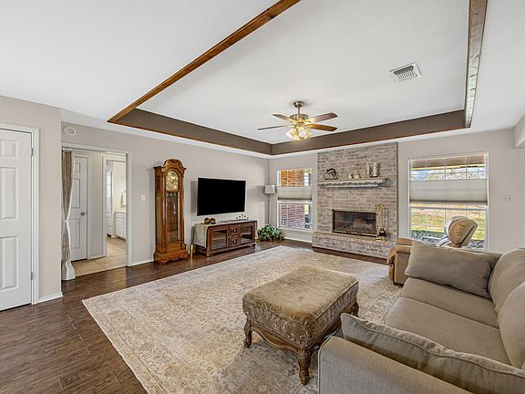 3rd image of 130 Cora St