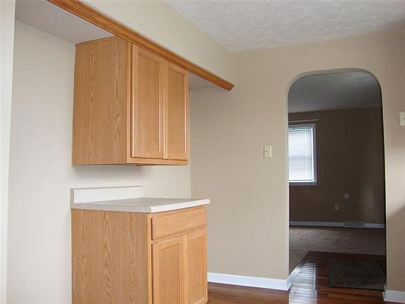 4th image of 1320 Flowerdale Ave