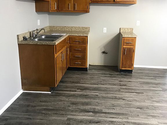 5th image of 2729 Caroline Ave