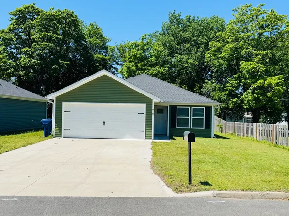 818 N Campbell Ave, Webb City, MO 64870