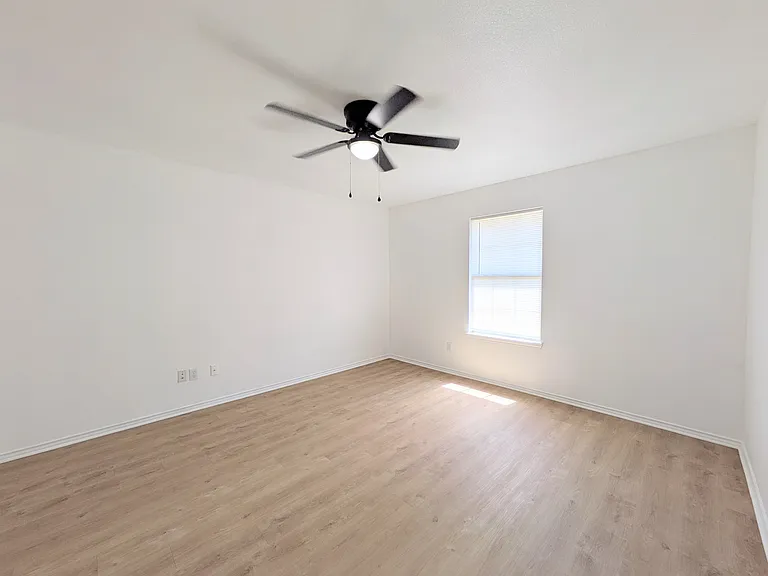 1070 Misty Acres Dr — Photo 18