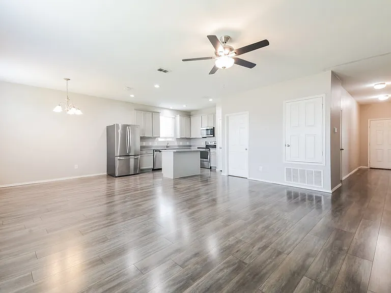 1724 Gayla Creek Dr — Photo 6