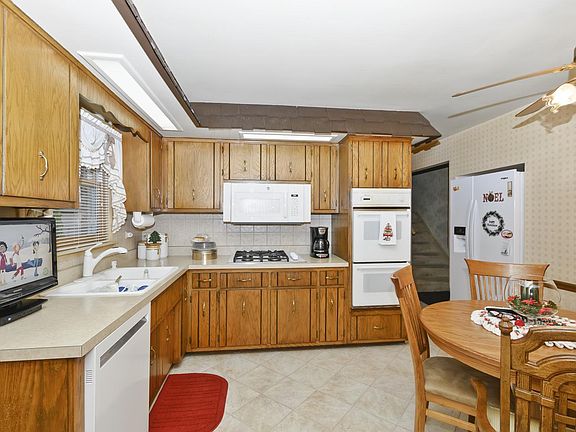 2nd image of 8341 W 102nd Pl