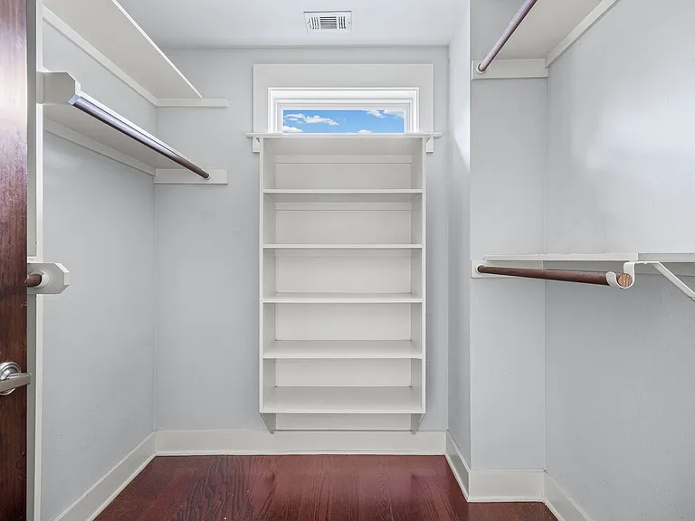 1301 San Bernard St — Photo 18