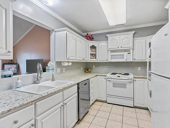 5th image of 1323 Moss St