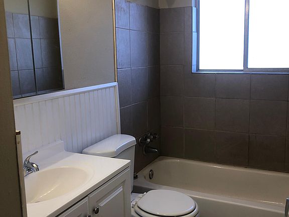 3rd image of 3128 Glenwood Ct