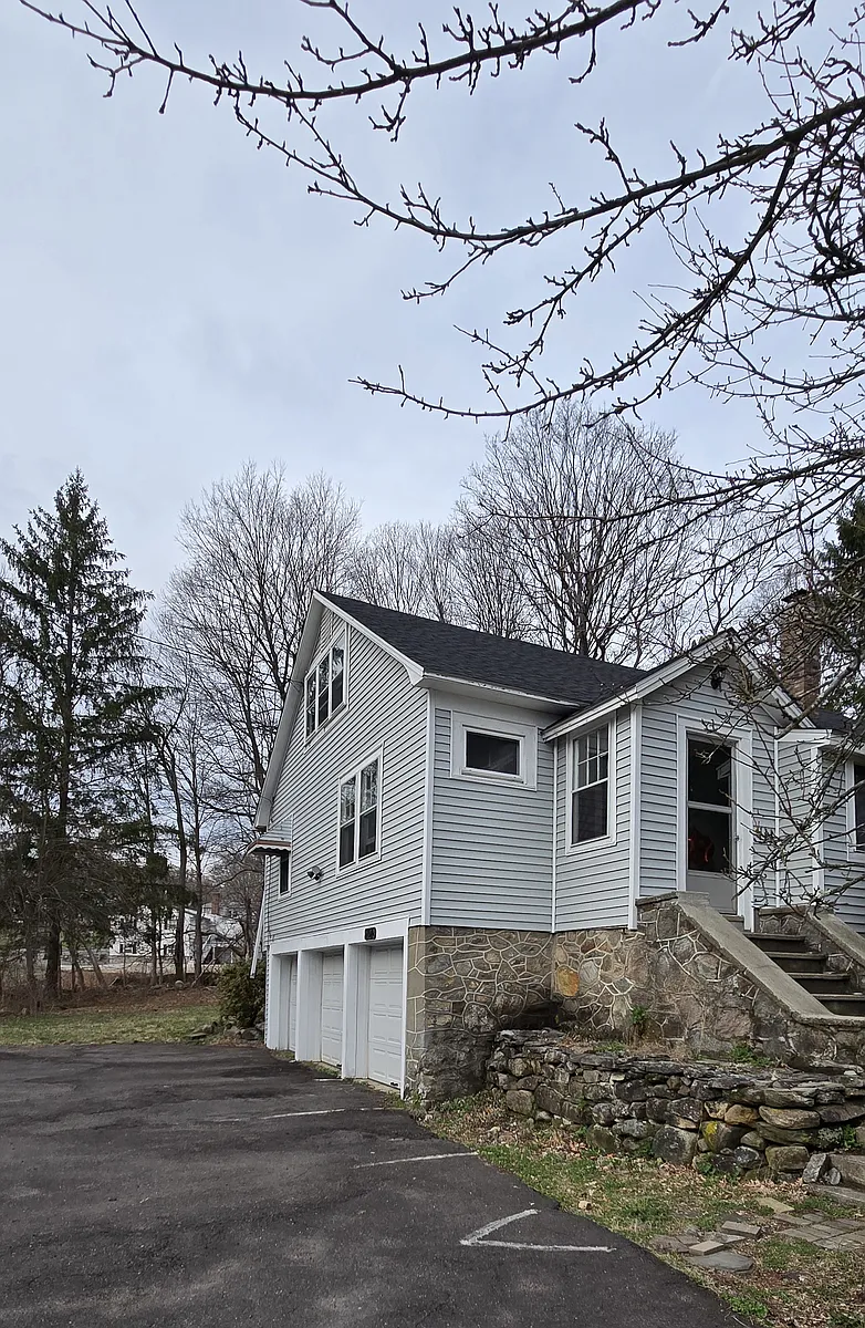 Building Photo - 164 Falls Ave #164