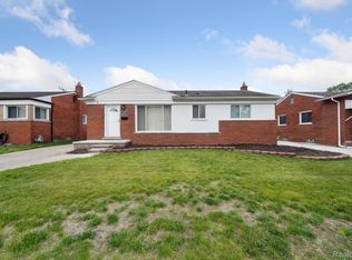 8887 Sarasota, Redford, MI 48239