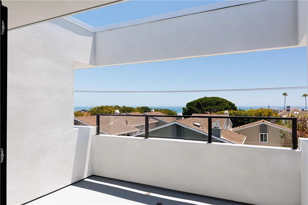 2 bed, 1418 sqft, $9,100 — Photo 2