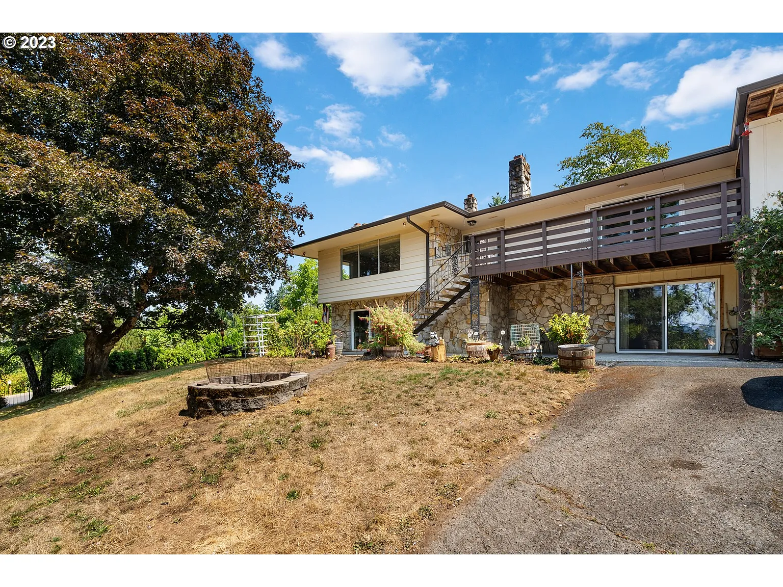 423 NE Ginseng Dr photo 1