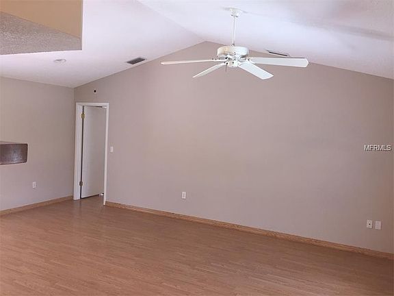 5th image of 1332 Persimmon Dr