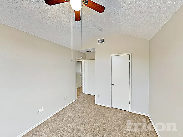 1105 Parker Ct — Photo 12