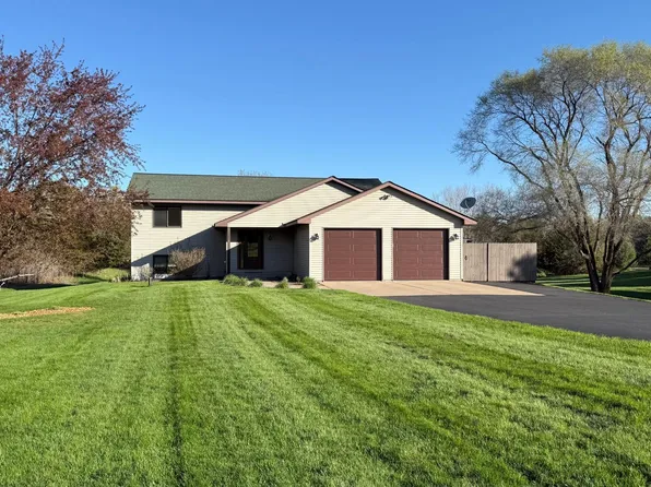 982 Drover Trl, Hudson, WI 54016