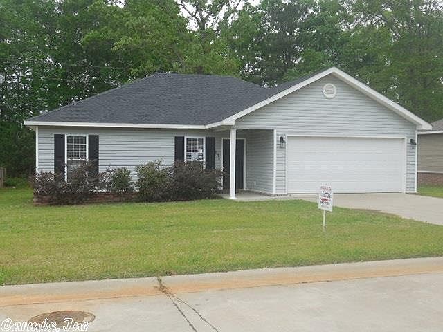 1st image of 13 Wooden Head Ln