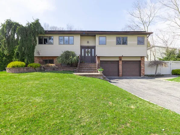 7 Quincy Lane, Smithtown, NY 11787