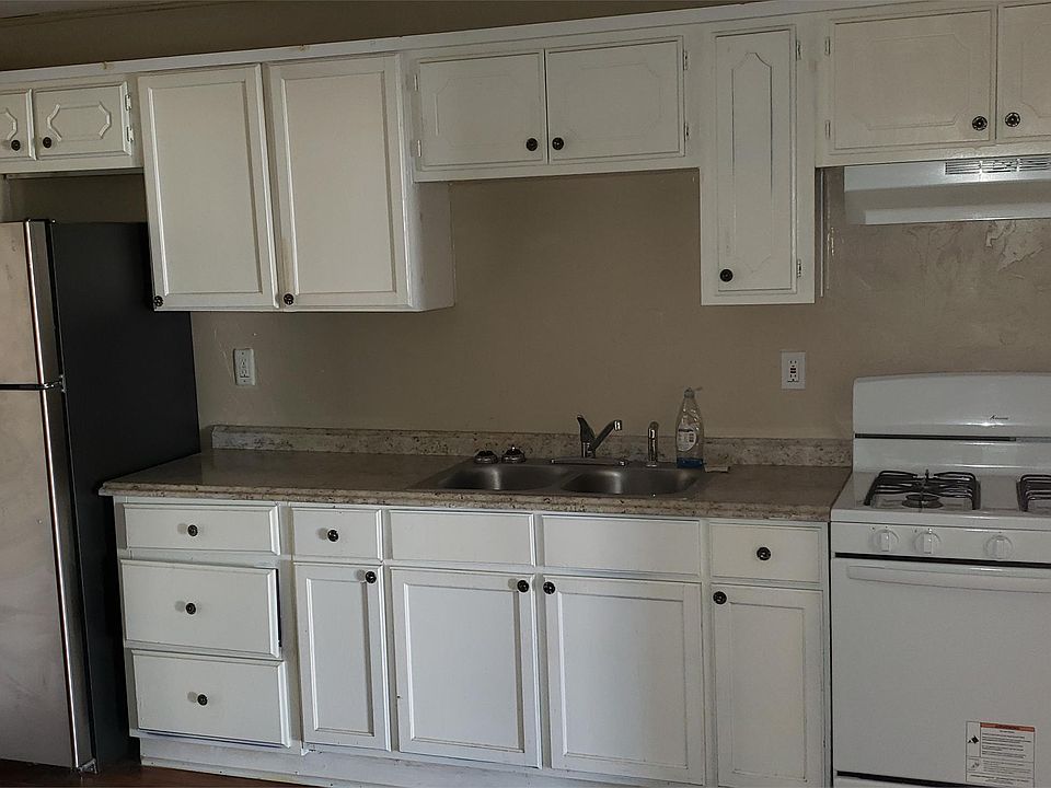 2nd image of 711 W 12th St