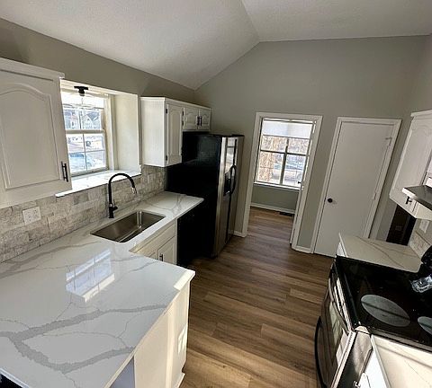 4th image of 15449 Foster St