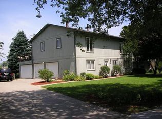 607 Pine Ridge Rd, Coralville, IA 52241