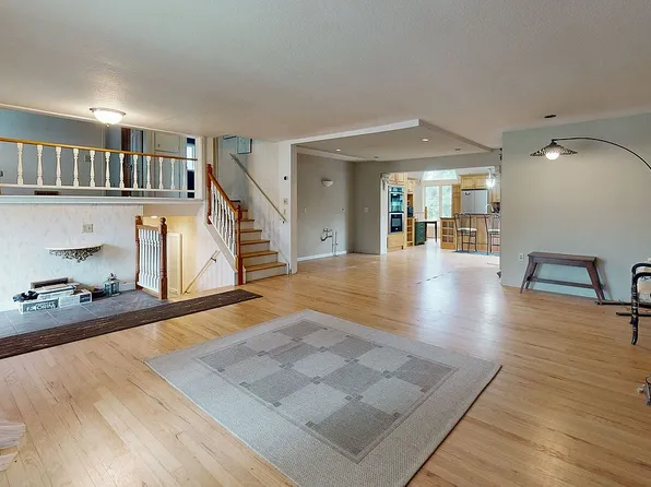 1820 Country Club Dr, Marion, IA 52302