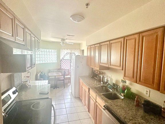 5th image of 5211 Le Parc Dr APT 6