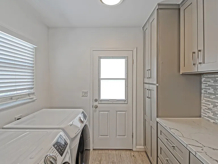 344-348 Calle Miramar — Photo 16