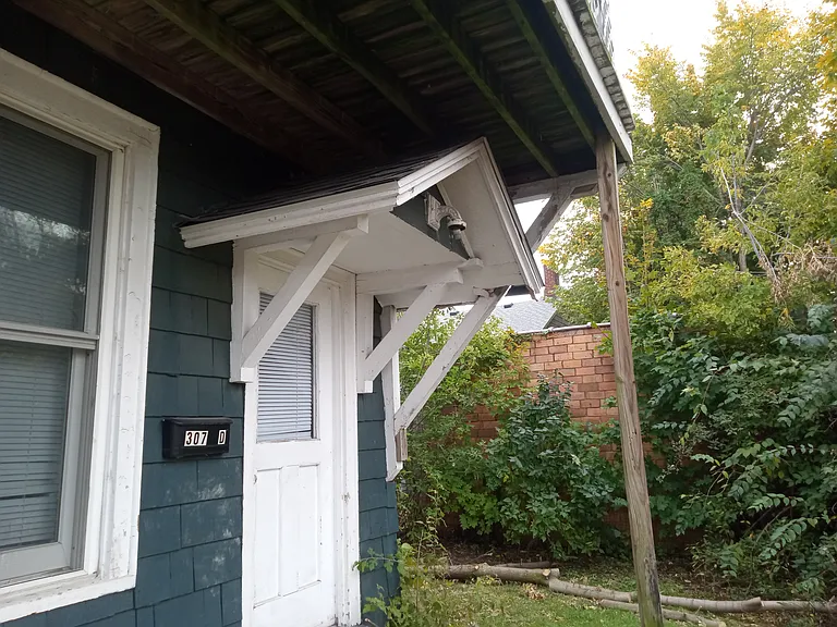 307 N Walnut St — Photo 12