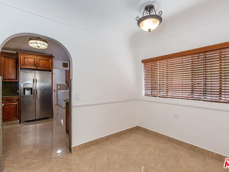252 S Canon Dr — Photo 10