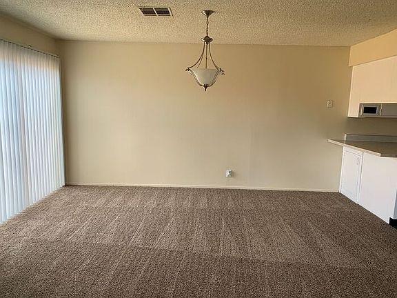 4th image of 2416 S Sallee St #2424