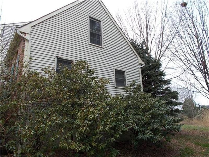 2nd image of 2604 Lakeview Ct