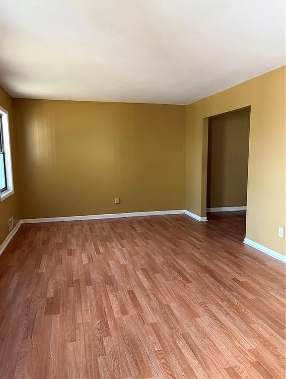 5 bed, 2.5 bath, 2024 sqft, $2,799 — Photo 2