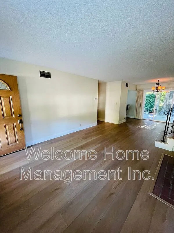 3 bed, 2.0 bath, 1560 sqft, $3,650 — Photo 4