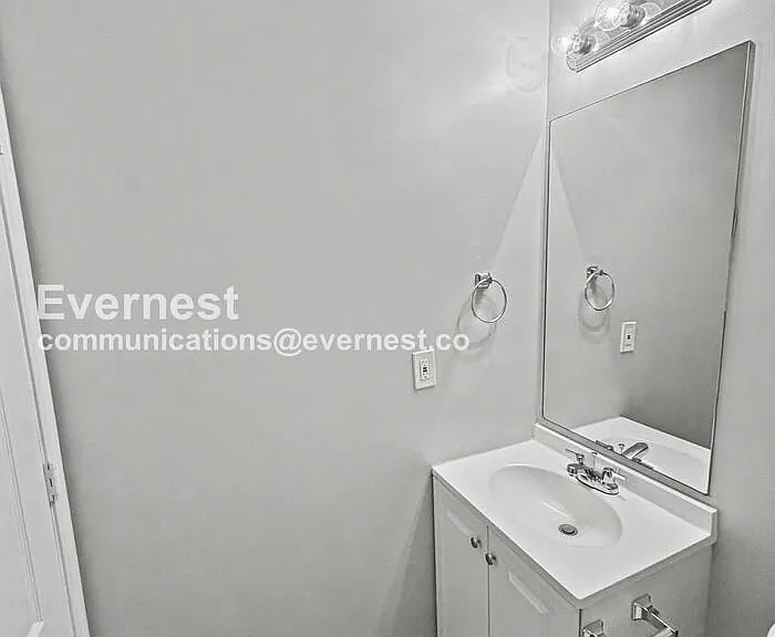 8609 Thomas Ln — Photo 16