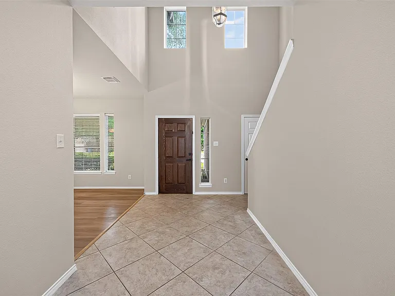 1807 Katlyn Ln — Photo 8