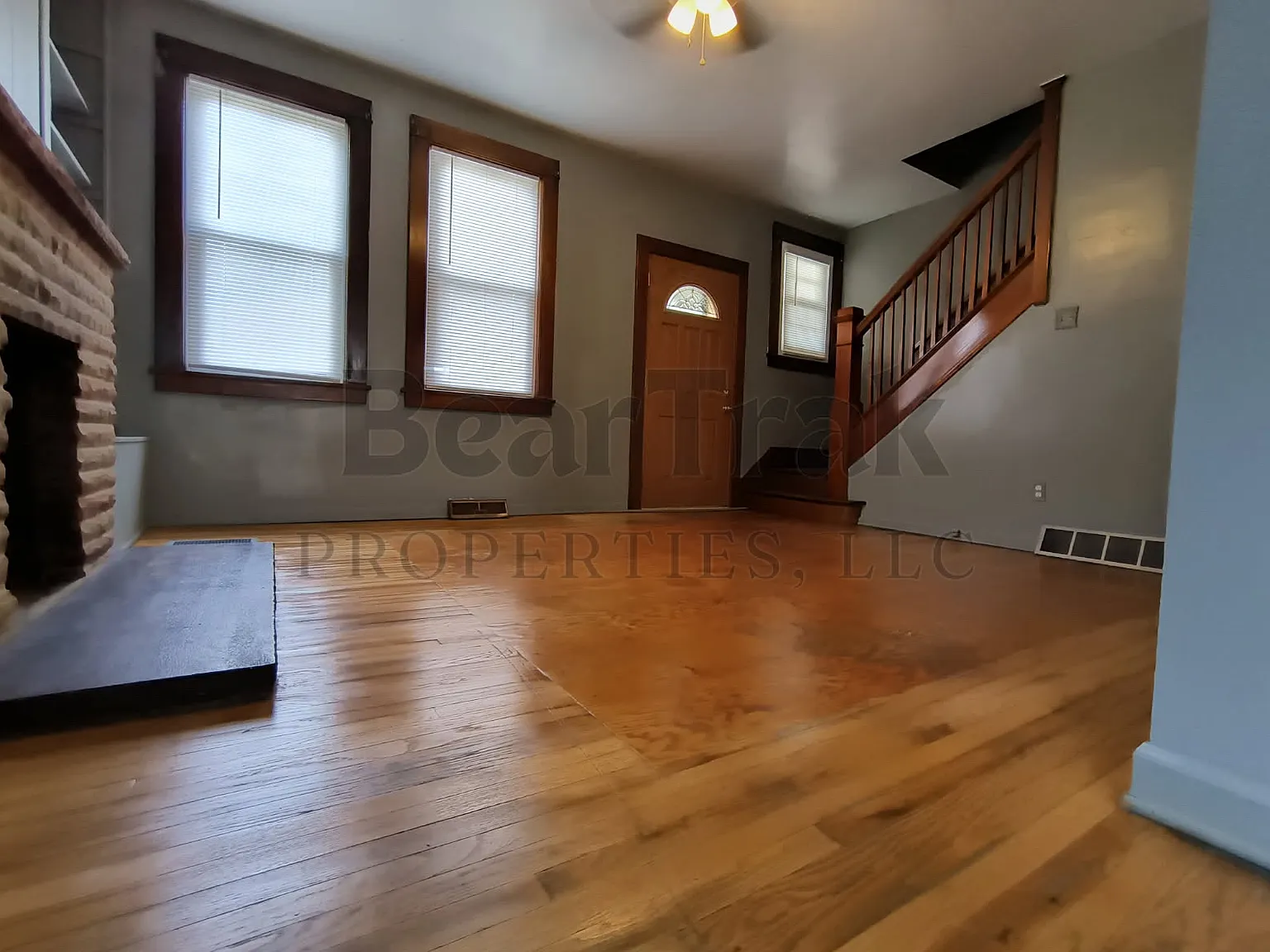 3 bed, 1.5 bath, 1232 sqft, $790 — Photo 2