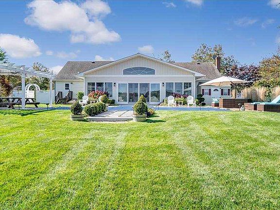 4th image of 183 Crystal Dr