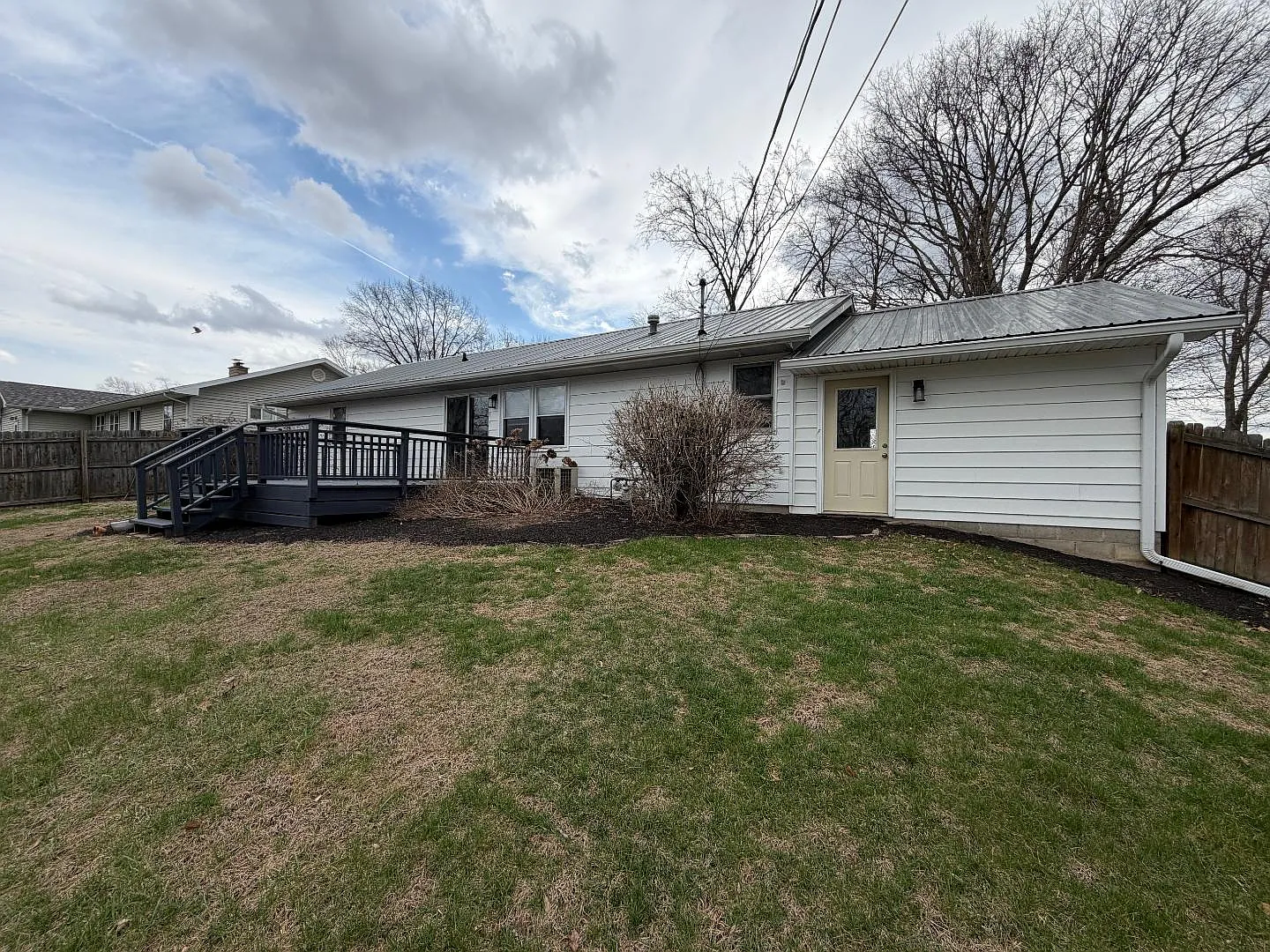 911 Sunset Dr photo 1