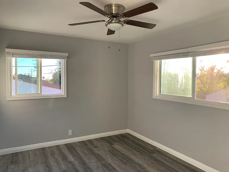 1605 N Altadena Dr — Photo 9