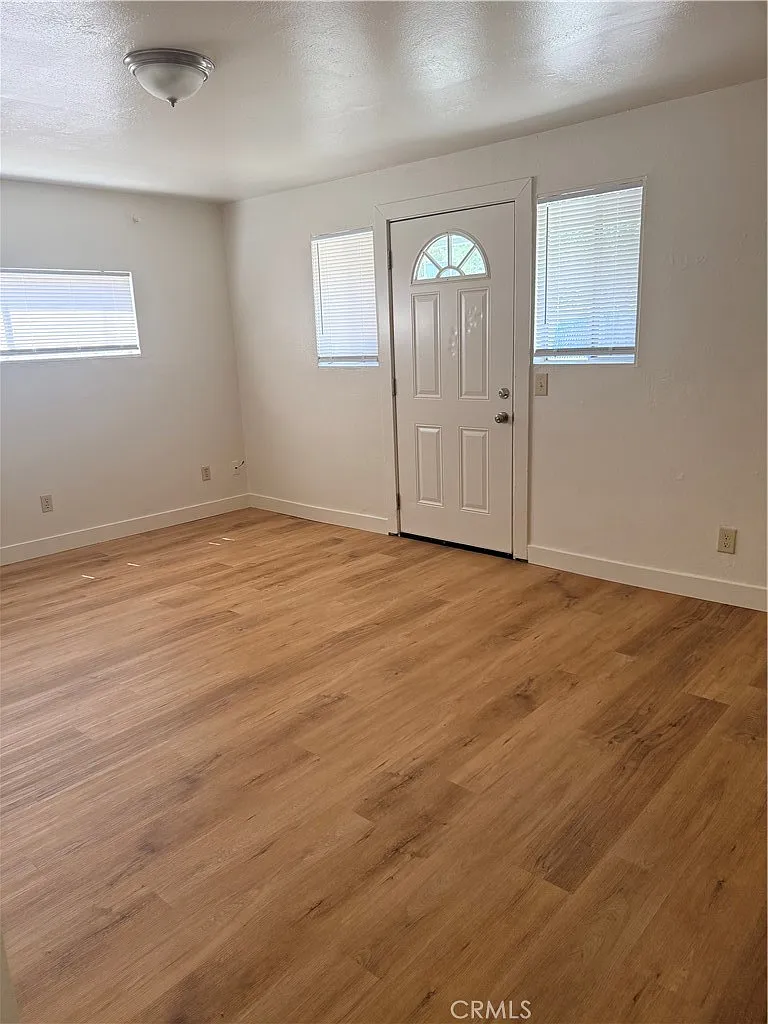 3 bed, 1000 sqft, $1,675 — Photo 2