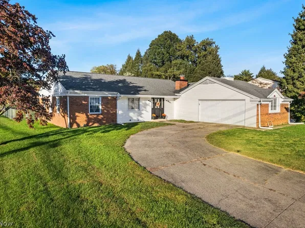 9 Crystal Springs Dr, Washington, WV 26181