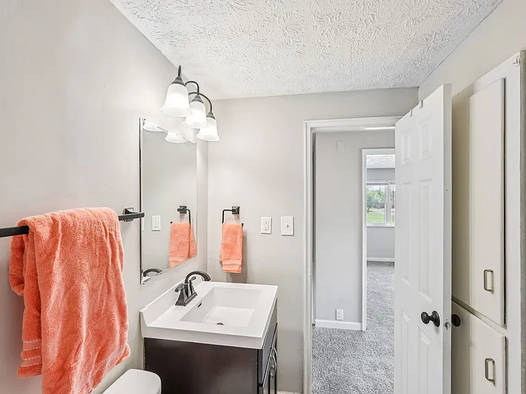 Columbus Crossing Townhomes — Photo 8