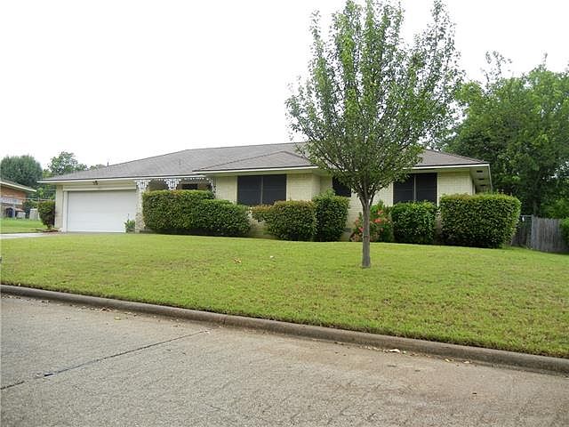 1st image of 915 Indian Creek Trl