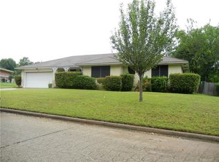 915 Indian Creek Trl, Dallas, TX 75241